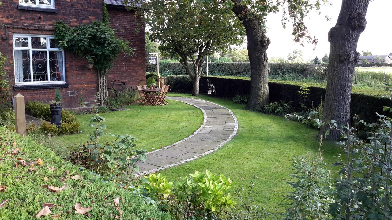The School House Bed and Breakfast Warrington  Eksteriør billede