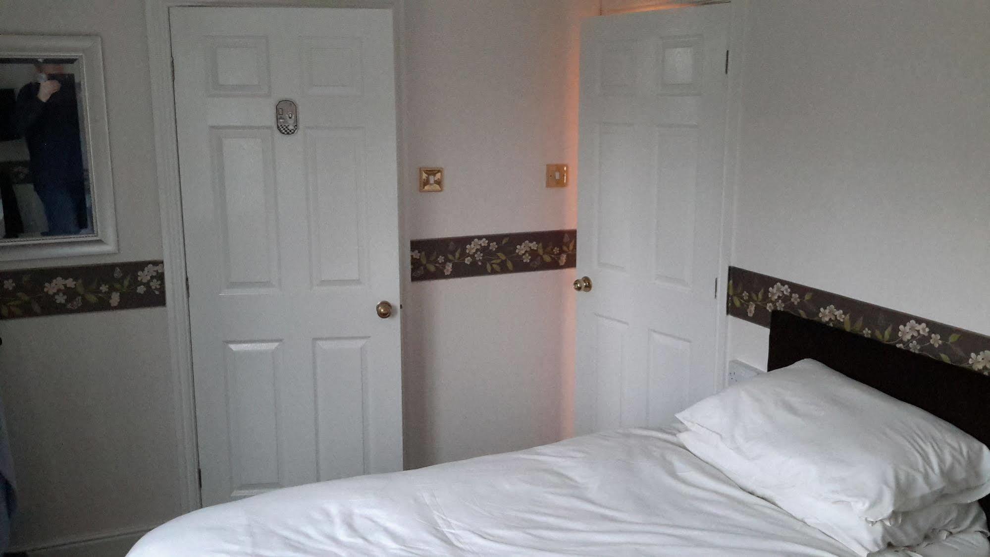 The School House Bed and Breakfast Warrington  Eksteriør billede