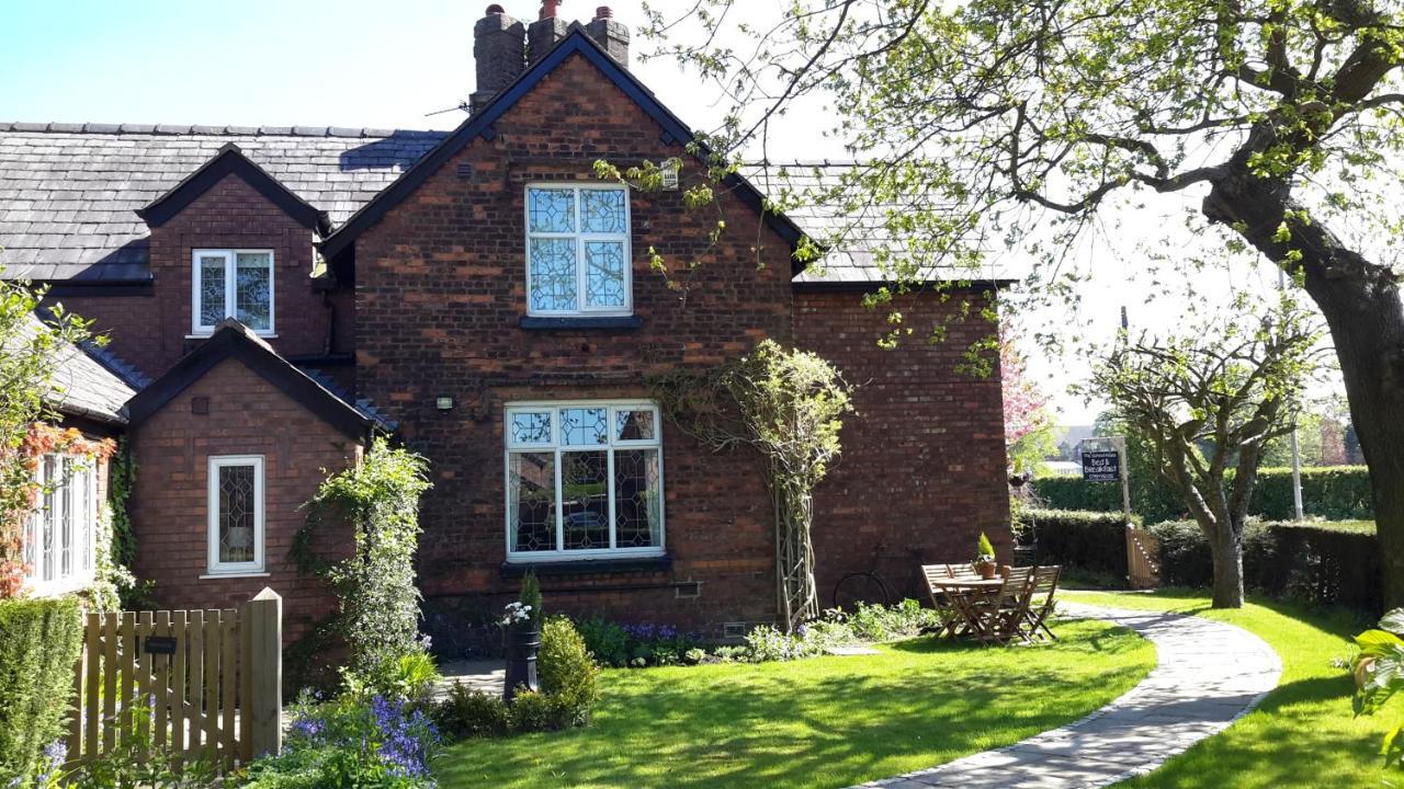 The School House Bed and Breakfast Warrington  Eksteriør billede